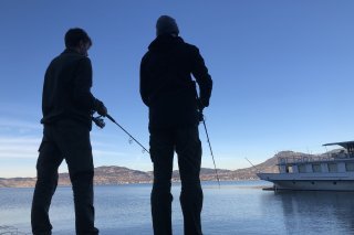 Louis et Victor, 15 ans, en pleine session de pêche au Bouveret
